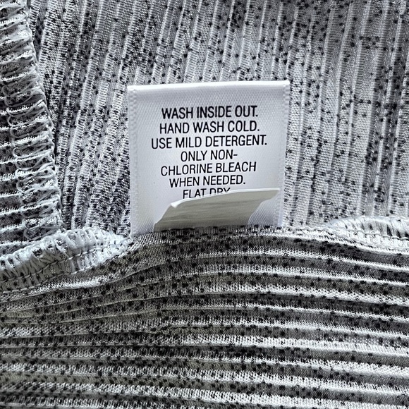 Dana Buchman Pleated Gray Relaxed Fit Waist Knot Blouse Women’s Top Size XXL - Picture 7 of 7